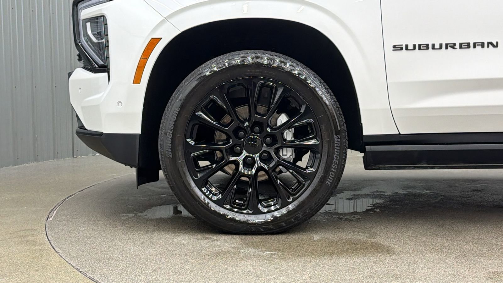 Used 2025 Chevrolet Suburban High Country image 9