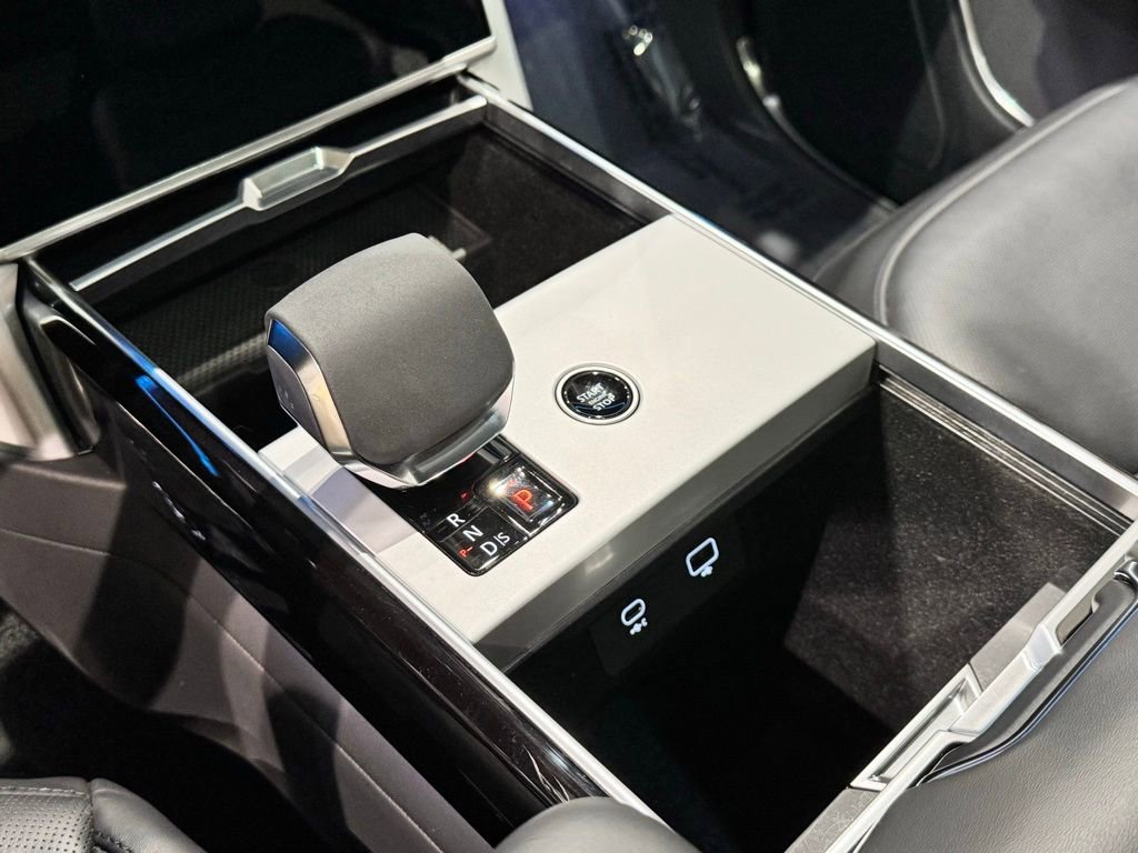 Used 2024 Land Rover Range Rover SE image 12