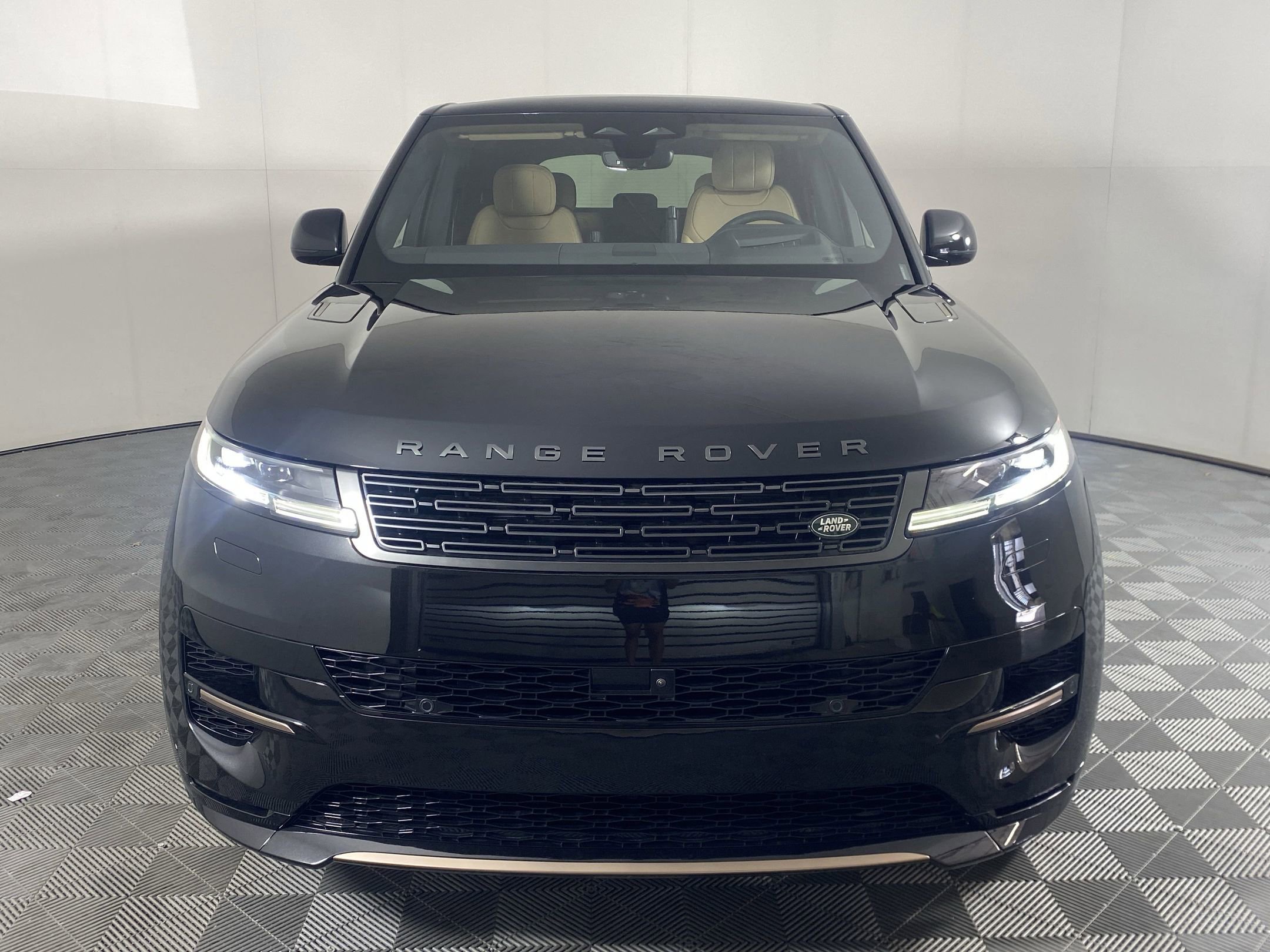 New 2025 Land Rover Range Rover Sport Dynamic SE image 4