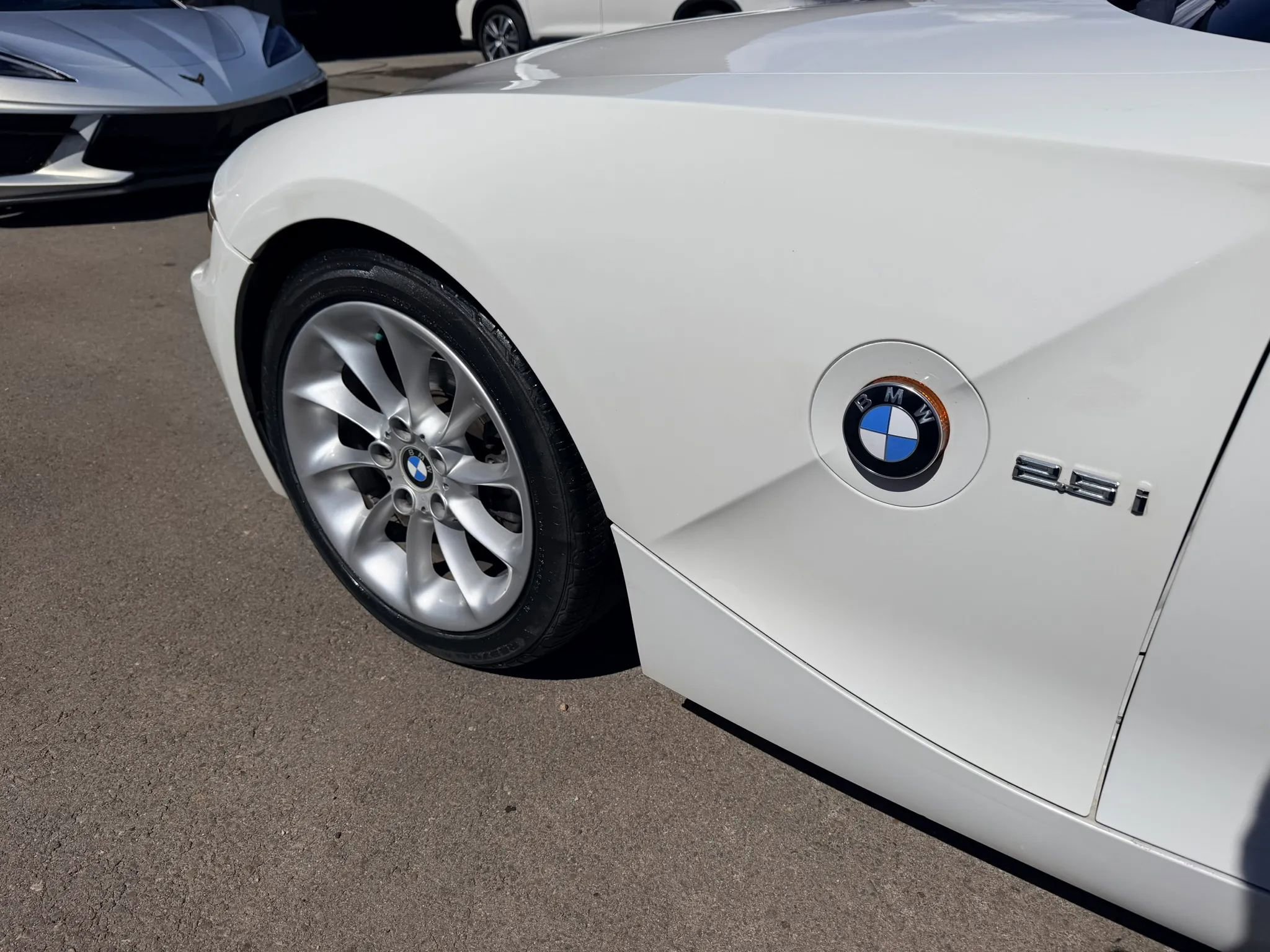 Used 2003 BMW Z4 2.5i RWD image 9