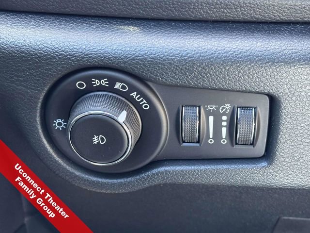 New 2026 Chrysler Pacifica Limited w/ Uconnect Theater Family Group image 25