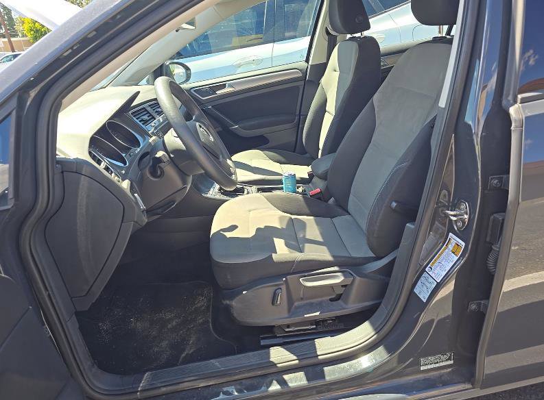 Used 2016 Volkswagen e-Golf SE FWD image 6