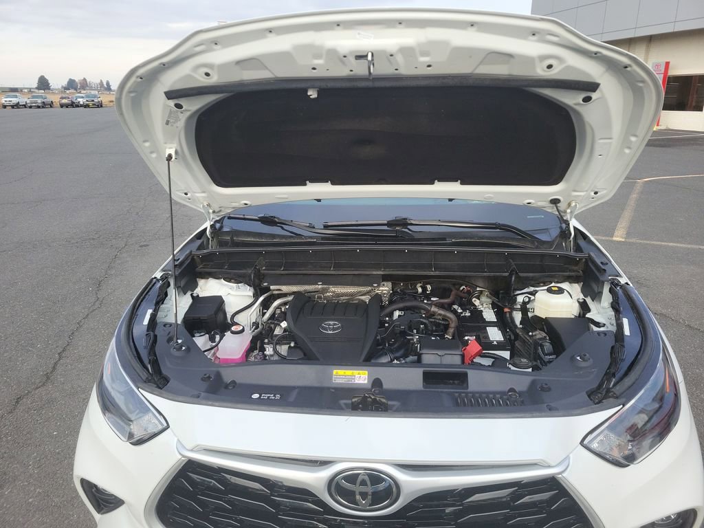 Used 2023 Toyota Highlander LE image 38
