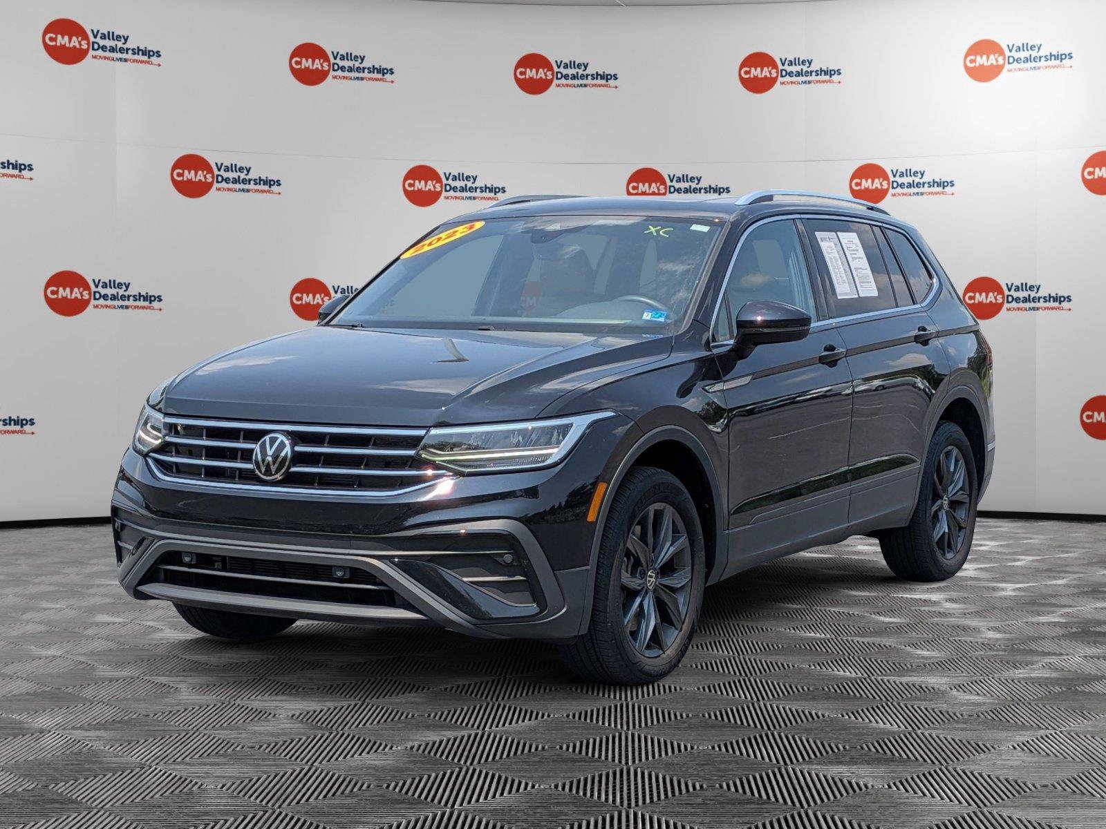 Used 2023 Volkswagen Tiguan SE w/ Panoramic Sunroof Package