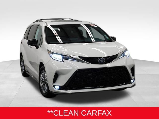 Used 2023 Toyota Sienna XSE image 2