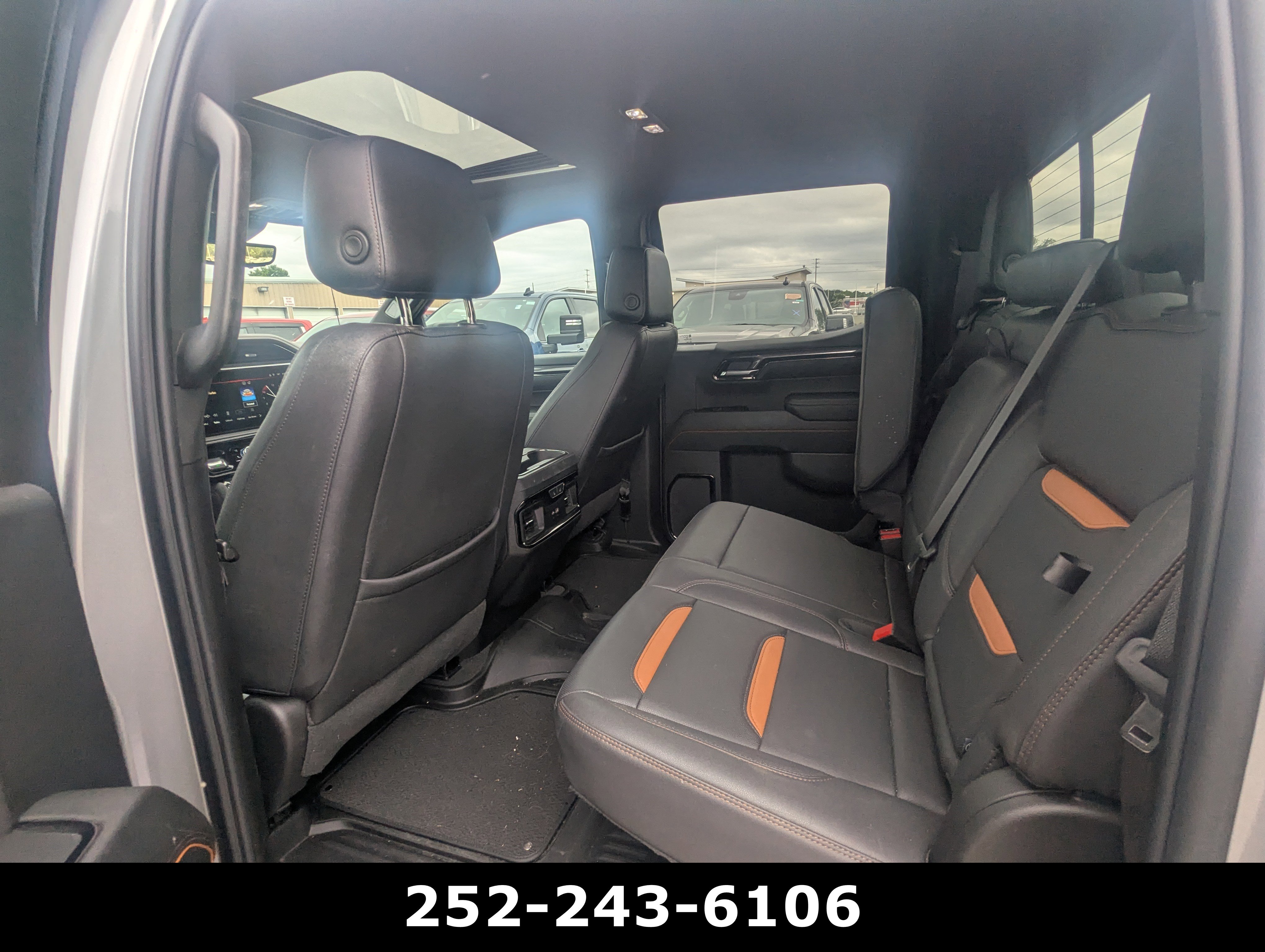 Used 2024 GMC Sierra 1500 AT4 w/ Technology Package AWD/4WD image 11