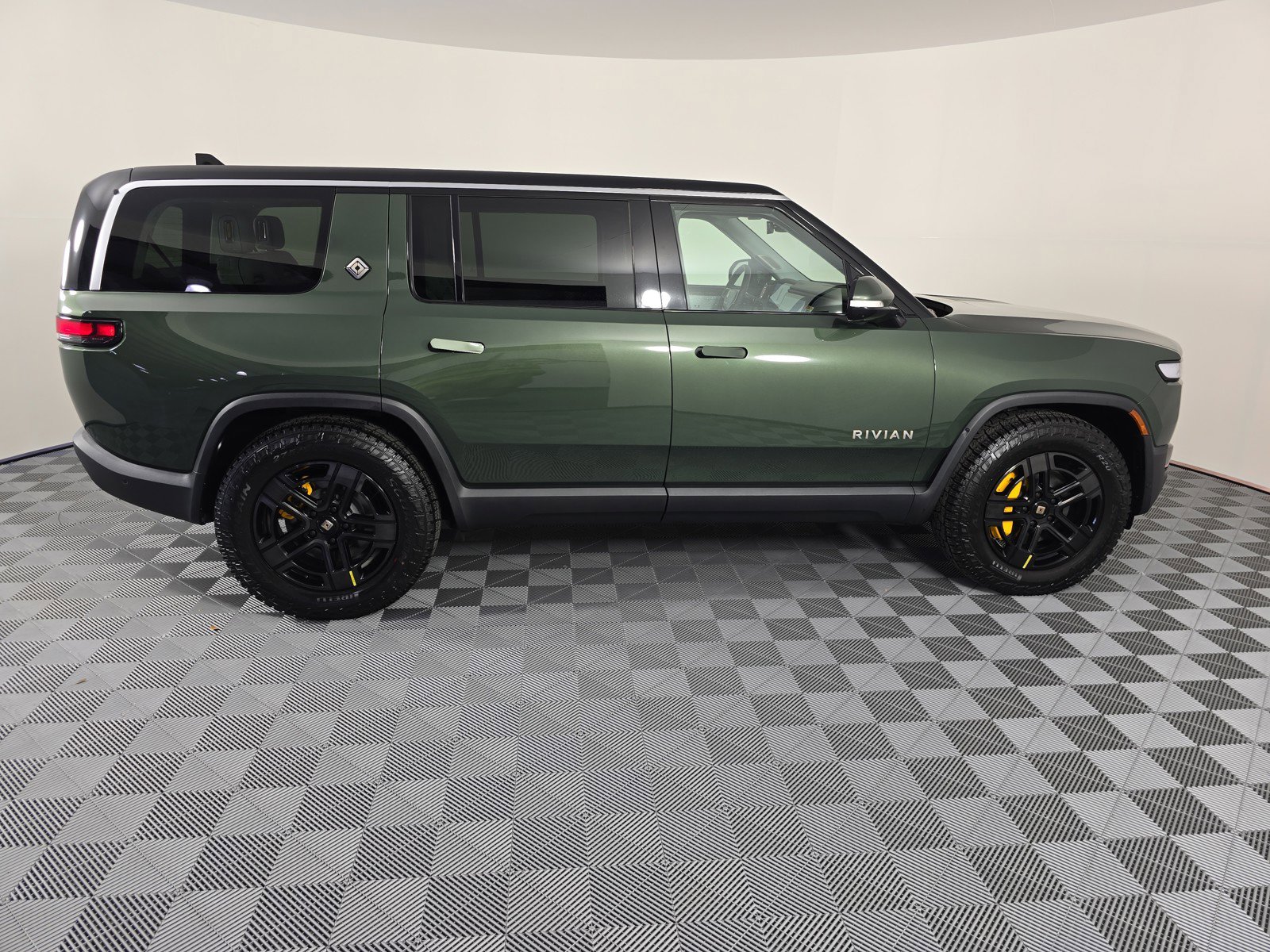 Used 2023 Rivian R1S Adventure AWD/4WD image 6
