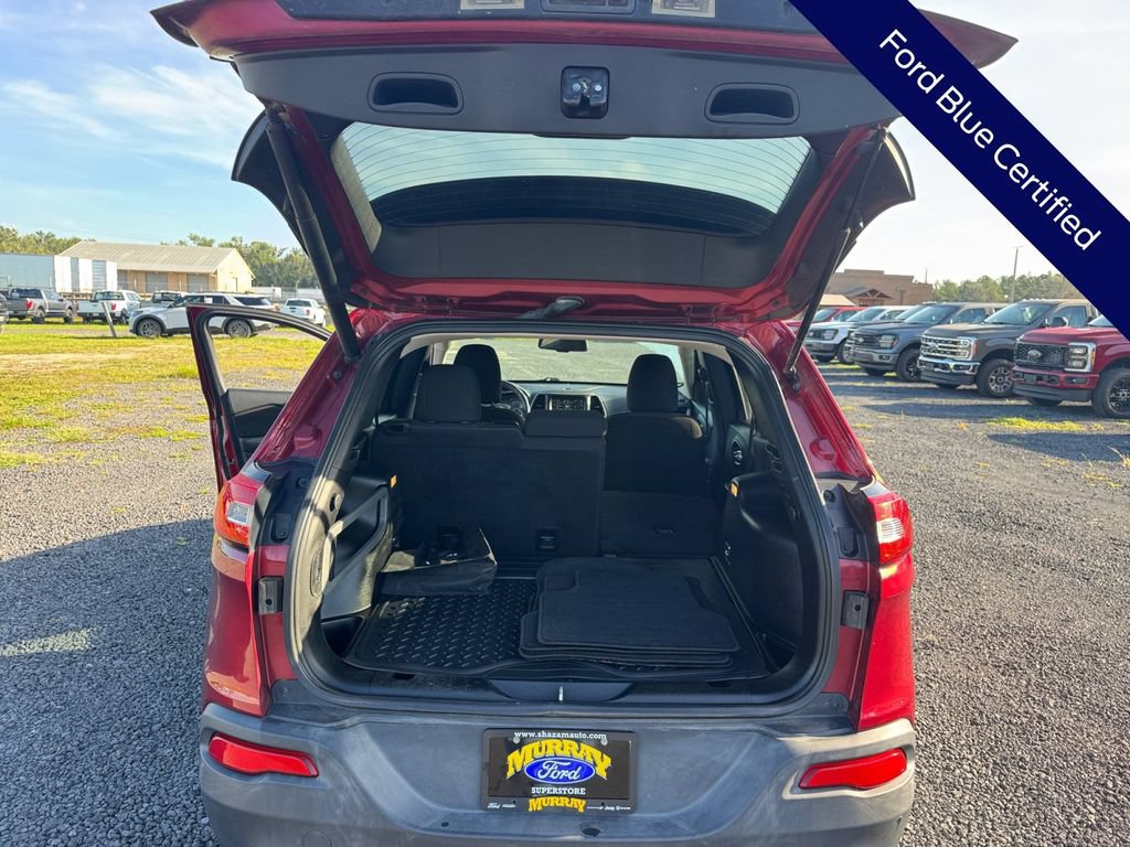 Used 2017 Jeep Cherokee Latitude w/ Comfort/Convenience Group FWD image 34
