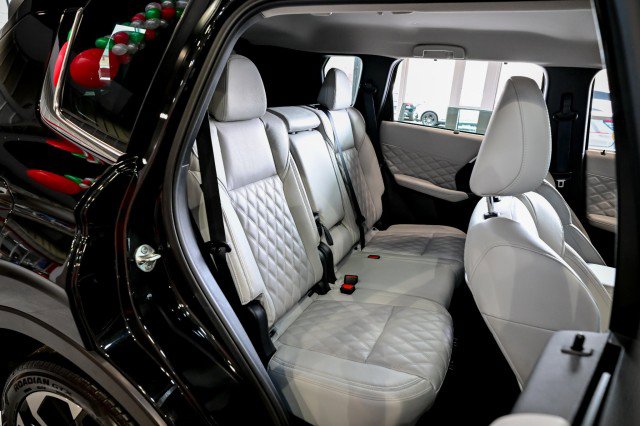 Used 2024 Mitsubishi Outlander SEL Black Edition image 26