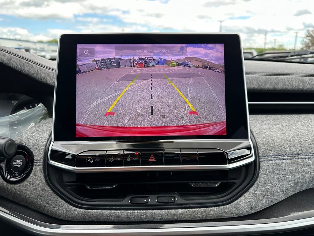 Used 2023 Jeep Compass Sport image 32