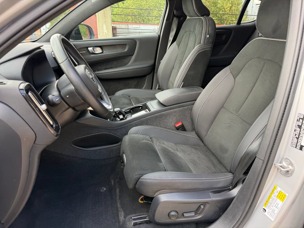 Certified 2023 Volvo C40 P8 Recharge Ultimate w/ Protection Package Premier AWD/4WD image 11