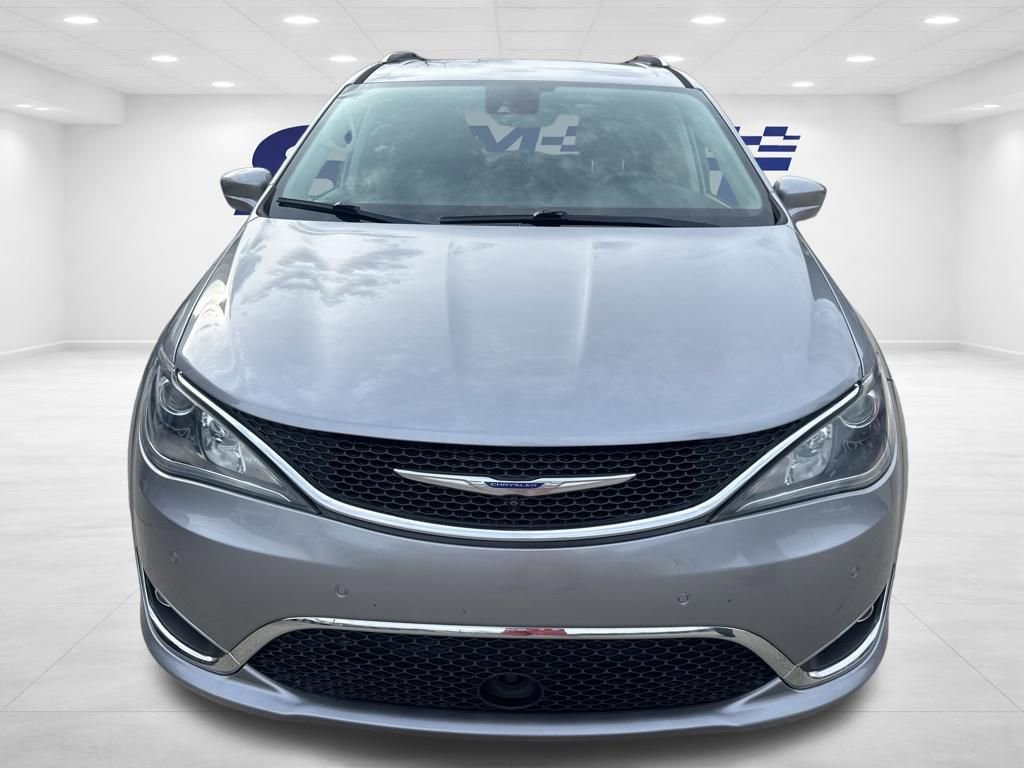 Used 2019 Chrysler Pacifica Touring-L w/ Advanced Safetytec Group image 2