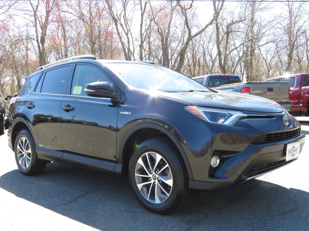 Used 2017 Toyota RAV4 XLE w/ Carpet Mat Package AWD/4WD image 3