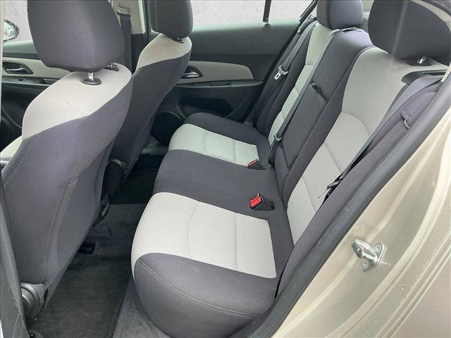 Used 2013 Chevrolet Cruze LS image 13