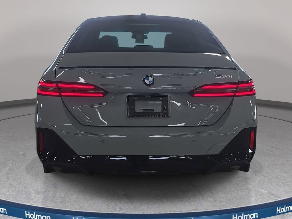 Used 2026 BMW 530i w/ M Sport Package RWD image 5