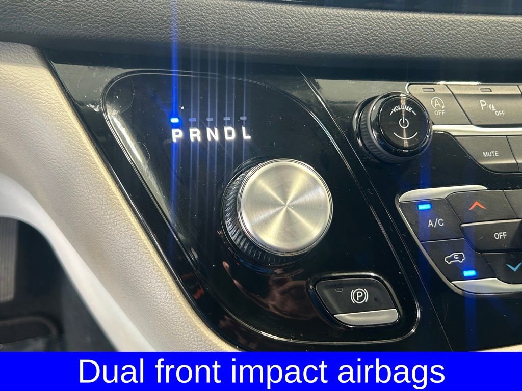 Used 2024 Chrysler Pacifica Touring-L image 14