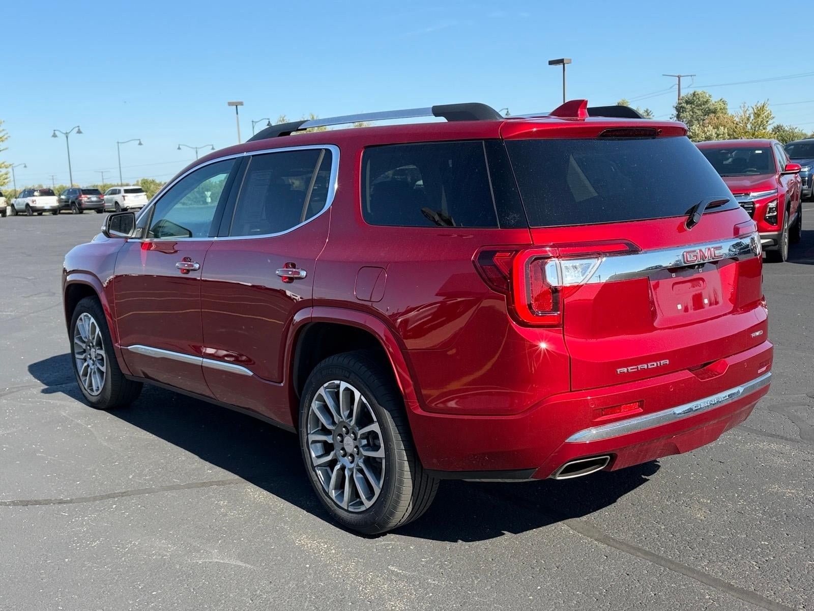 Used 2023 GMC Acadia Denali w/ Denali Technology Package AWD/4WD image 3