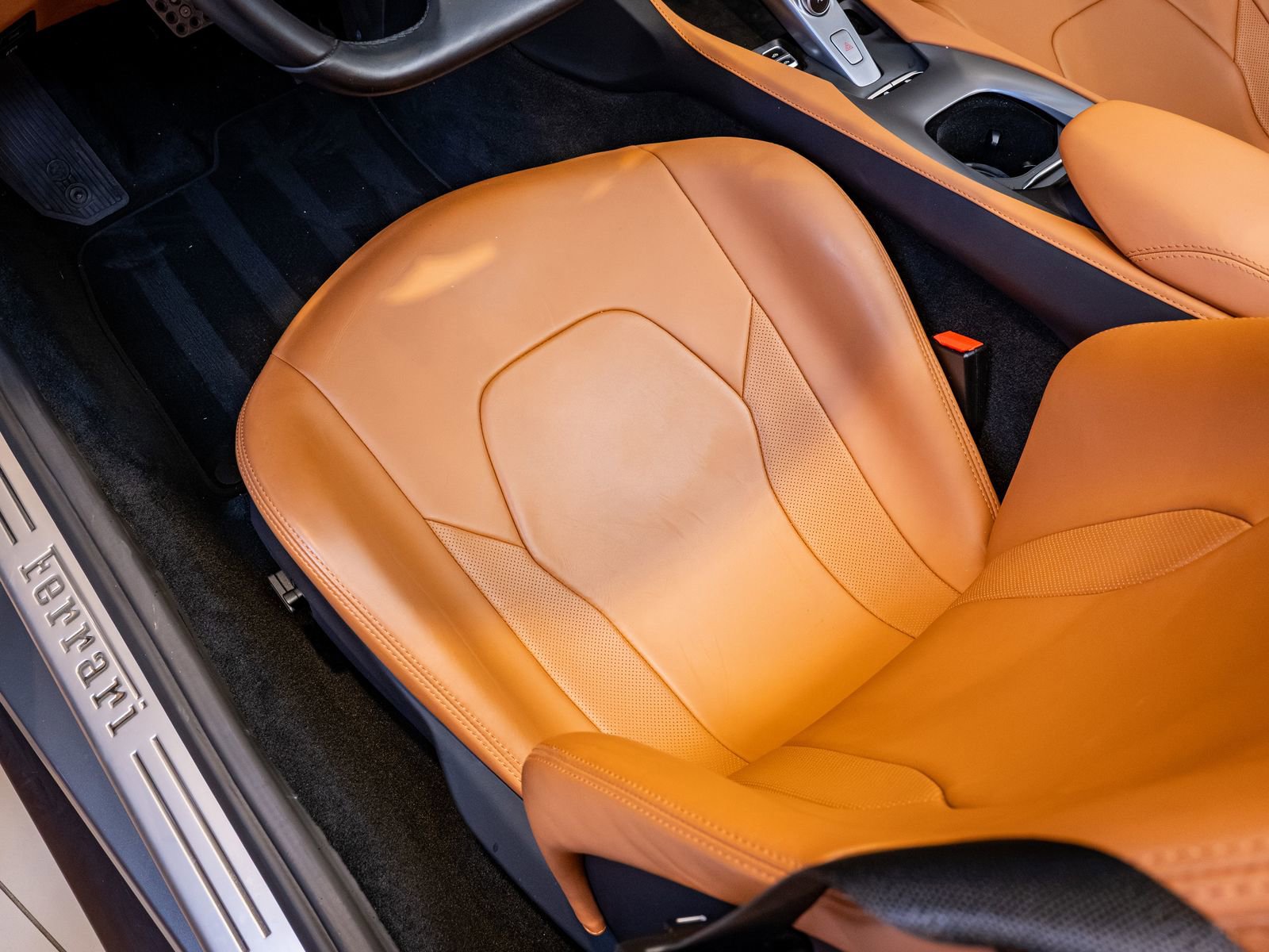 Used 2019 Ferrari Portofino RWD image 12