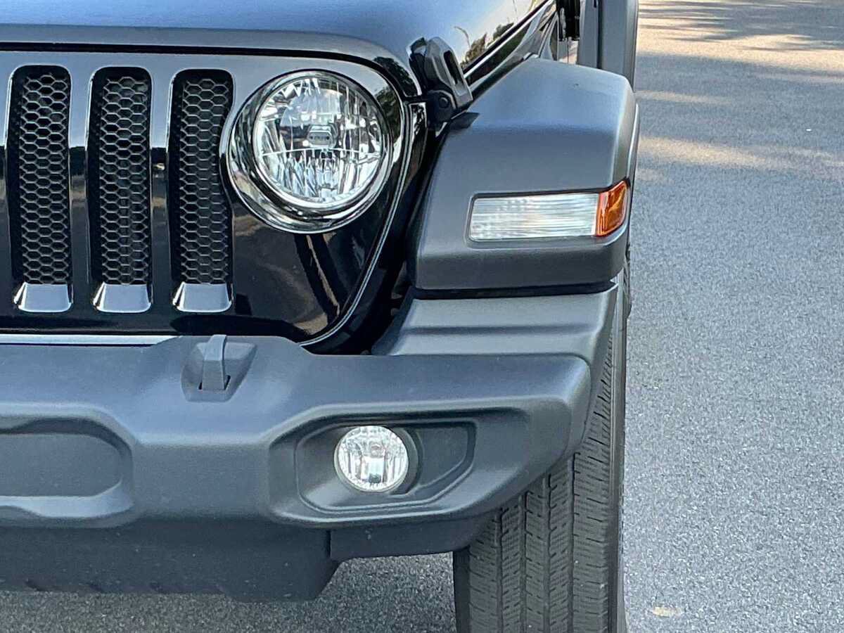 Used 2022 Jeep Wrangler Sport AWD/4WD image 9