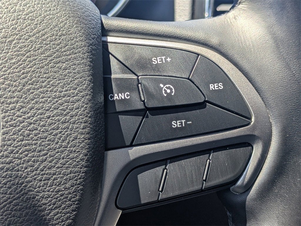 Used 2022 Jeep Grand Cherokee Laredo X image 30