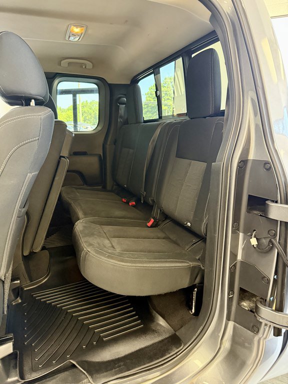 Used 2017 Nissan Titan SV RWD image 16