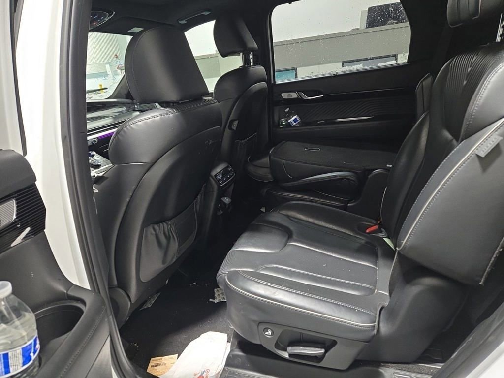 Used 2023 Hyundai Palisade Calligraphy image 13