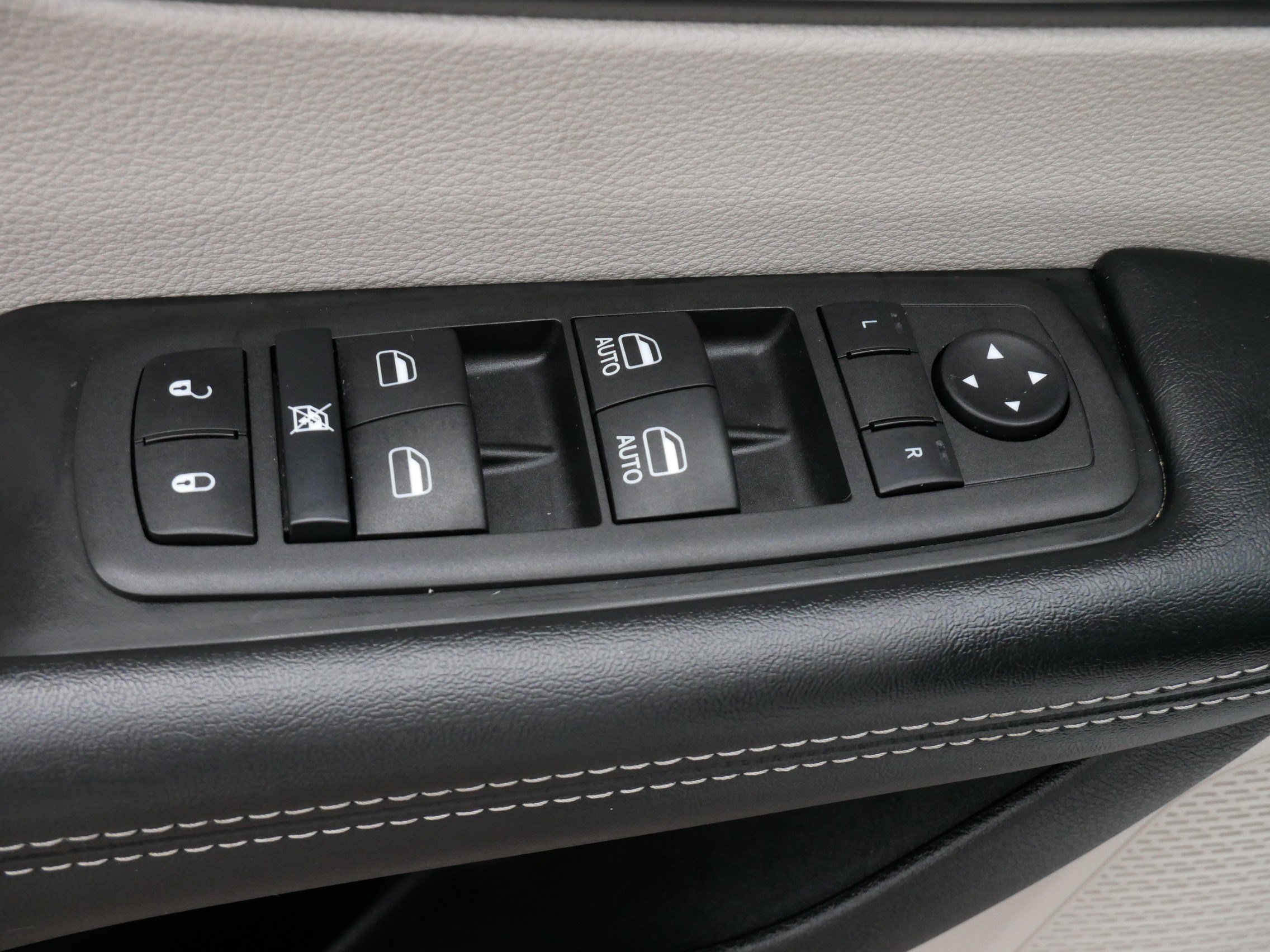 Used 2022 Chrysler Pacifica Touring-L FWD image 19
