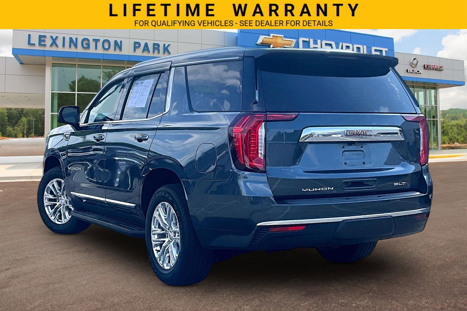 Used 2021 GMC Yukon SLT w/ SLT Premium Package AWD/4WD image 2