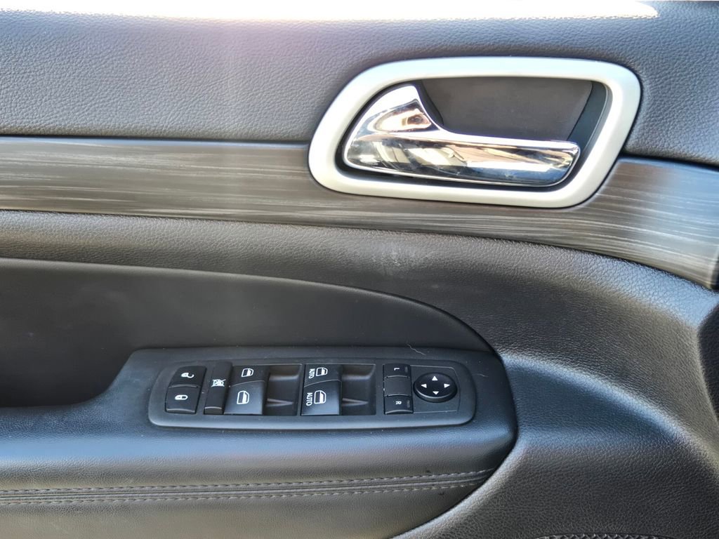 Used 2021 Jeep Grand Cherokee Laredo X image 28