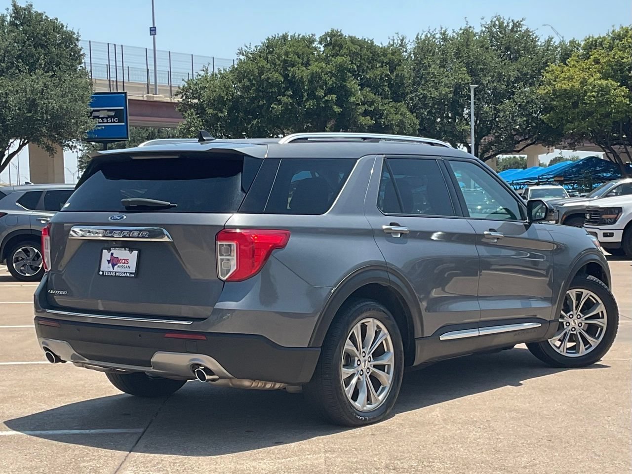 Used 2023 Ford Explorer Limited RWD image 4