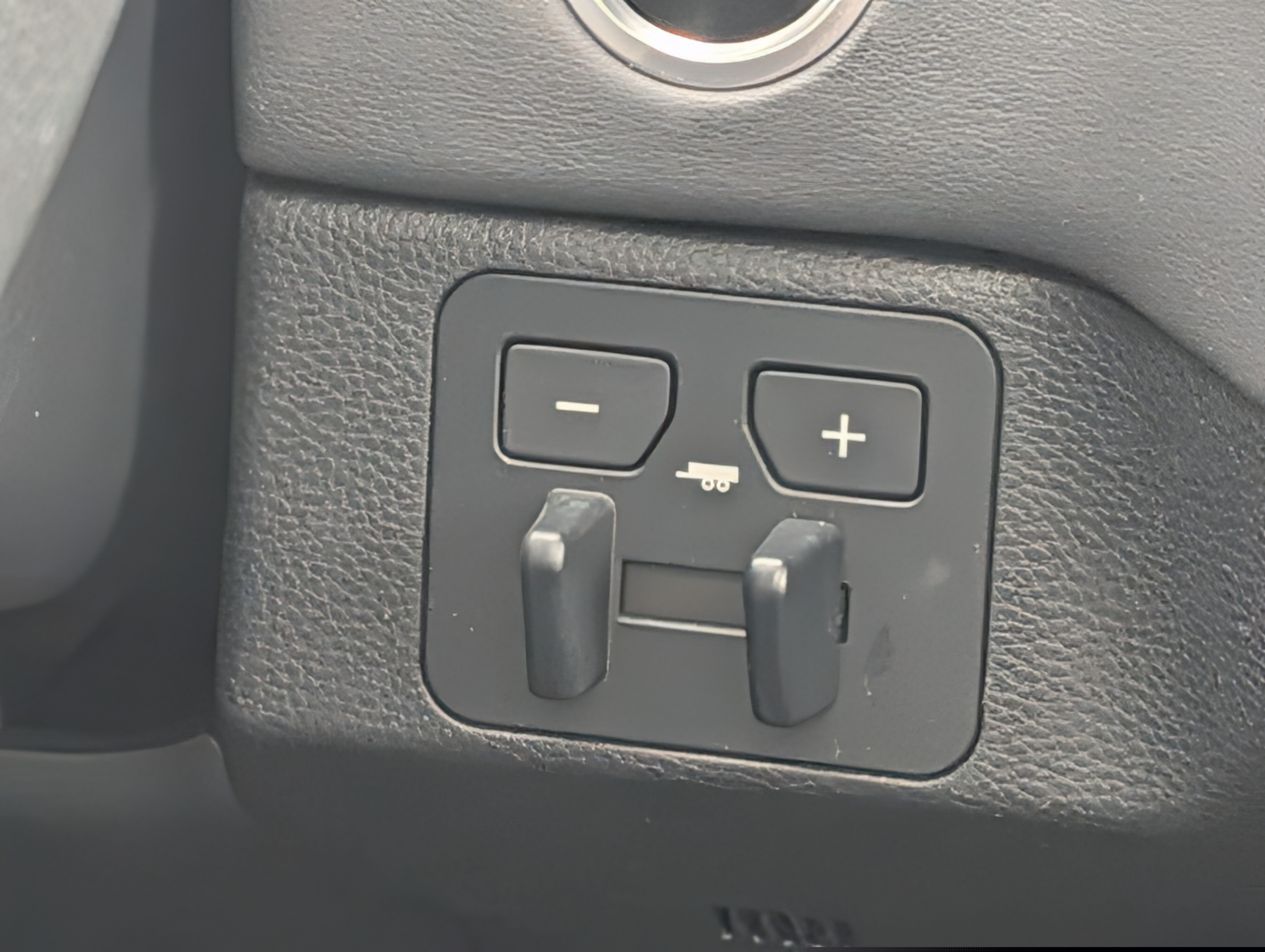 Used 2024 Toyota Tundra Platinum AWD/4WD image 30