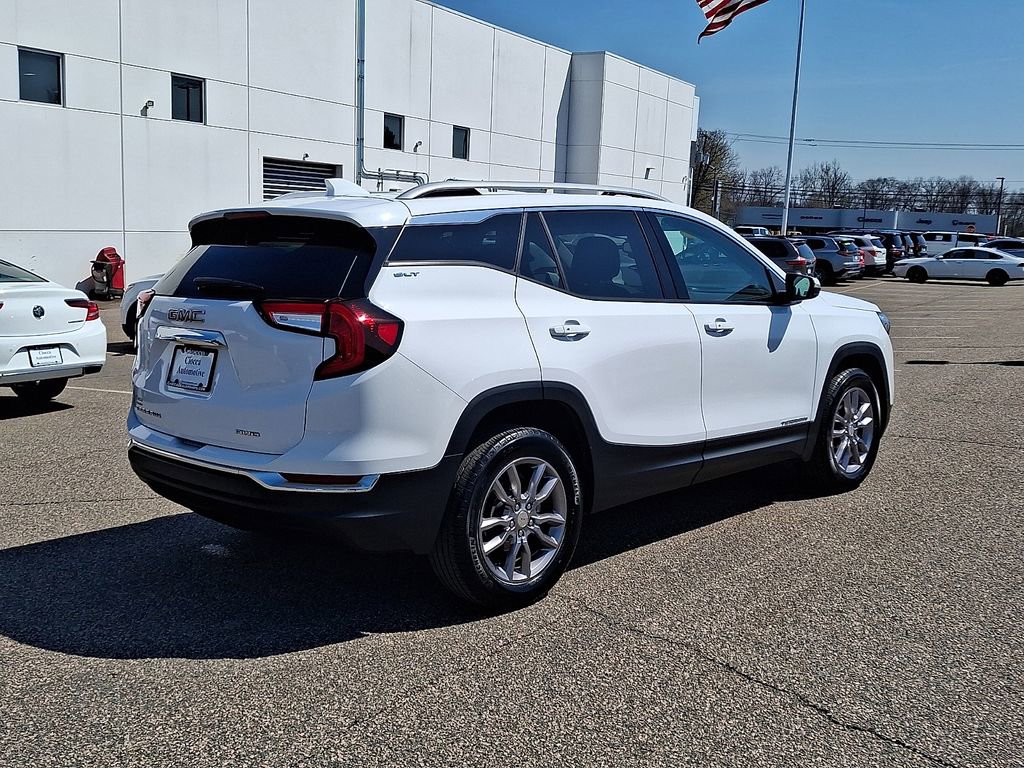 Used 2024 GMC Terrain SLT image 9