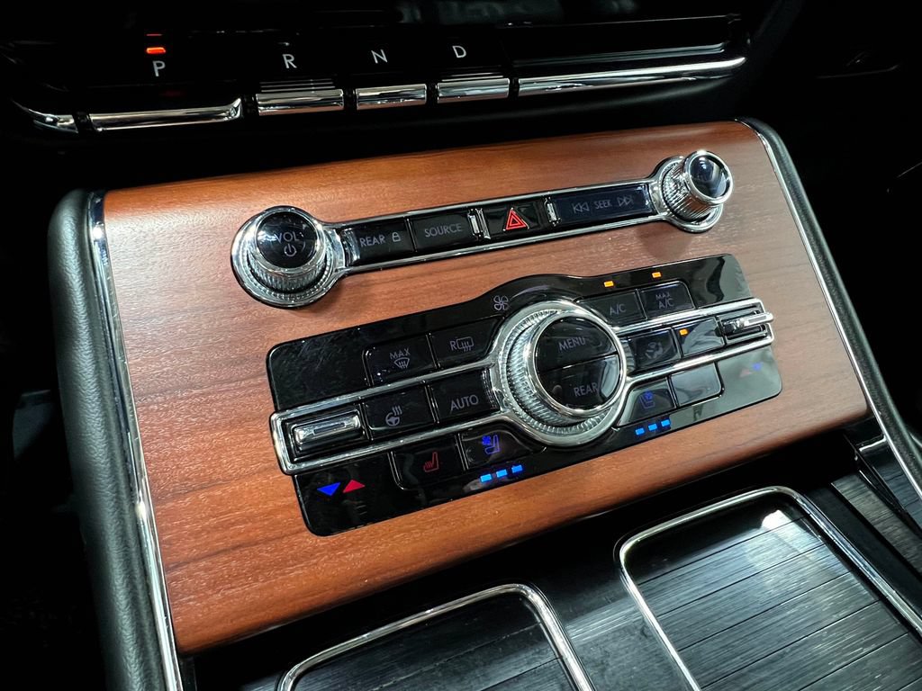 Used 2022 Lincoln Aviator Reserve w/ Equipment Group 201A AWD/4WD image 27