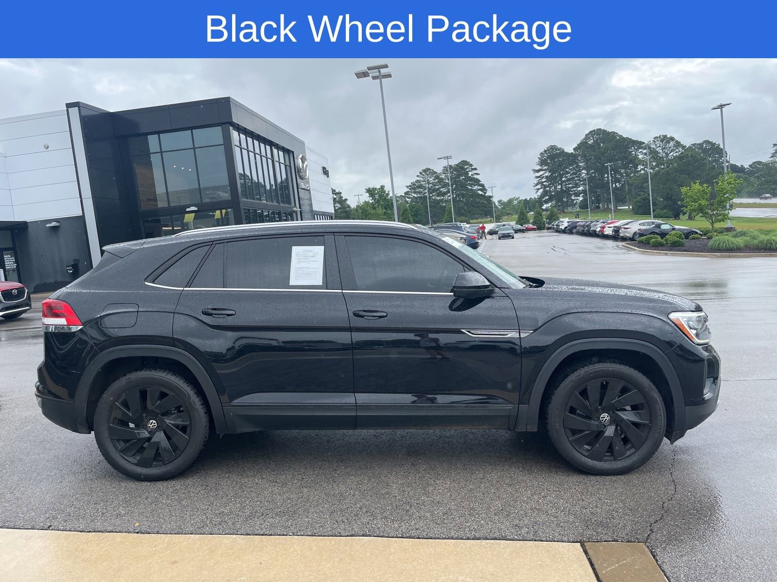 Certified 2024 Volkswagen Atlas Cross Sport SE w/ Panoramic Sunroof Package FWD image 4