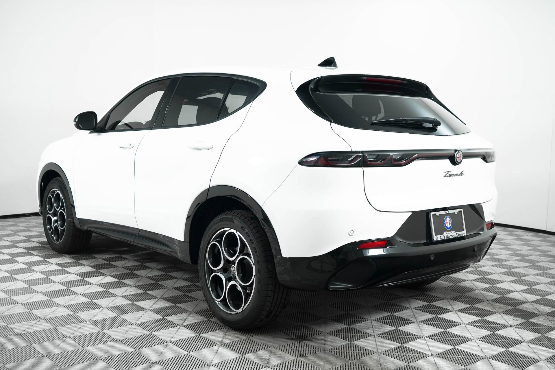 New 2025 Alfa Romeo Tonale AWD/4WD image 5