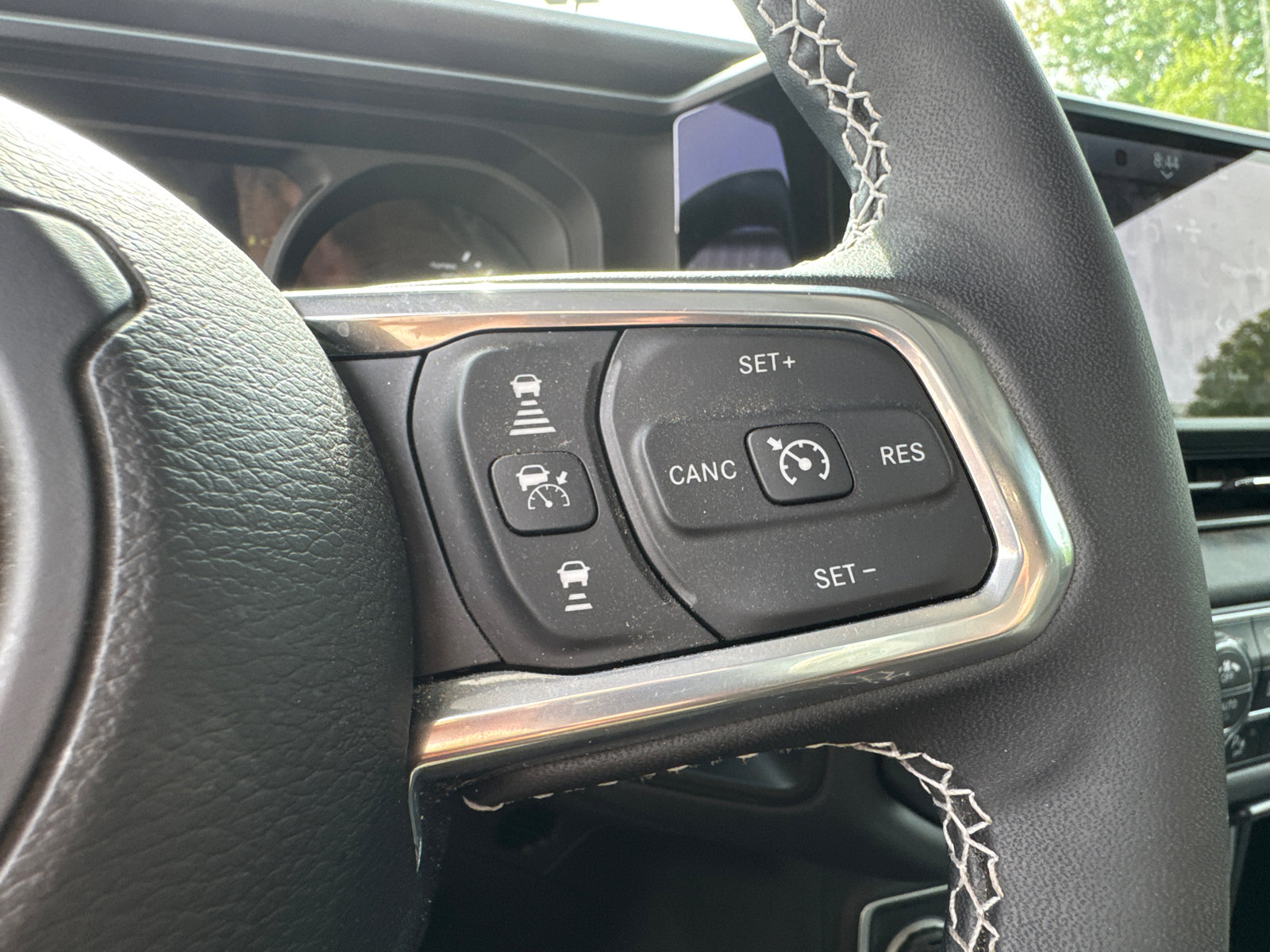 Used 2025 Jeep Wrangler Sahara w/ Safety Group AWD/4WD image 30