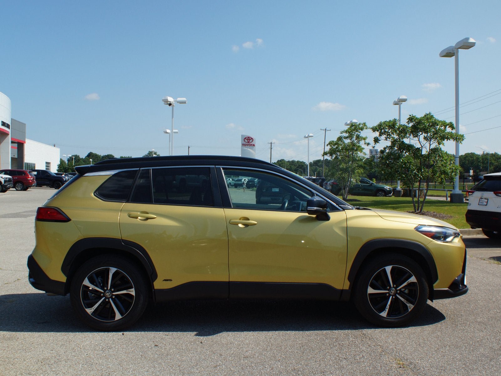Used 2023 Toyota Corolla Cross AWD Hybrid image 20