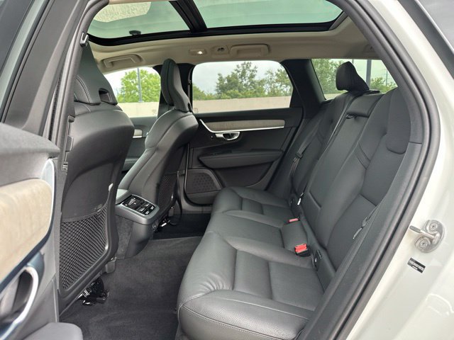 Certified 2025 Volvo V90 B6 Cross Country Plus AWD/4WD image 13