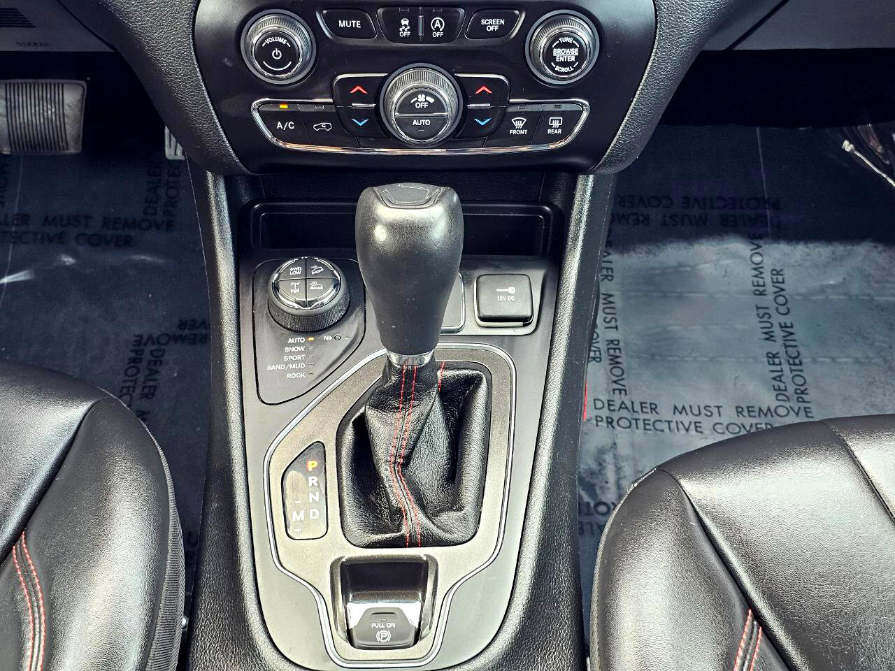 Used 2019 Jeep Cherokee Trailhawk w/ Cold Weather Group image 23