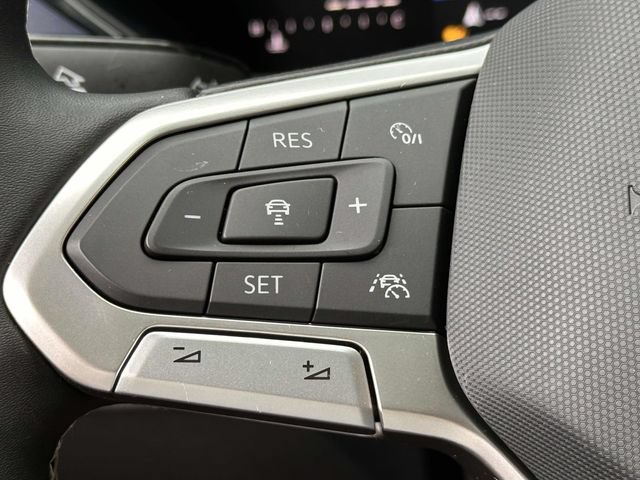 Used 2023 Volkswagen Taos SE w/ Panoramic Sunroof Package AWD/4WD image 26