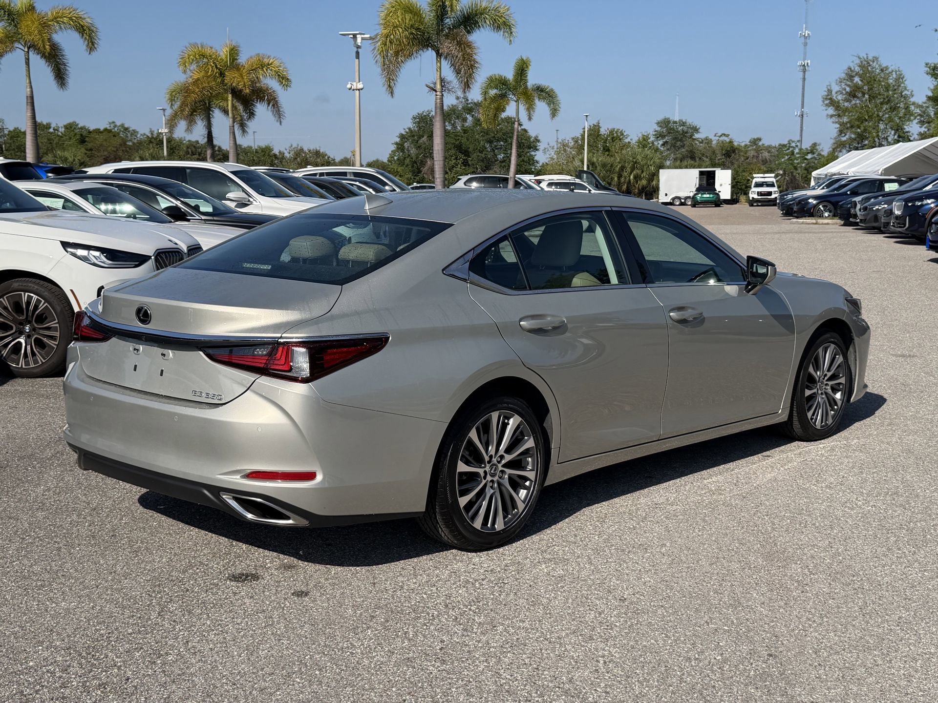 Used 2019 Lexus ES 350 w/ Premium Package image 3