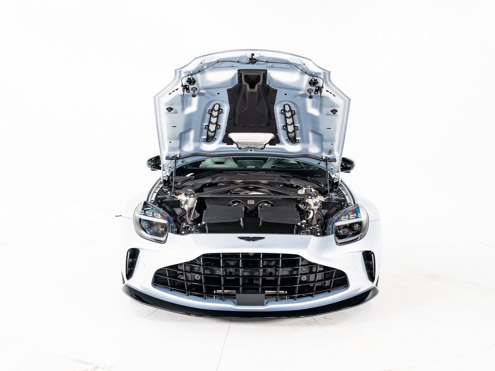 Used 2025 Aston Martin V8 Vantage Coupe RWD image 38