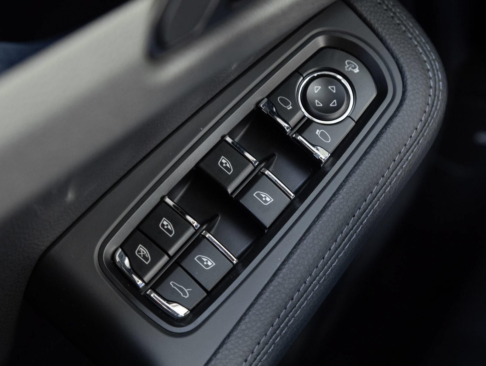 New 2026 Porsche Macan AWD/4WD image 19