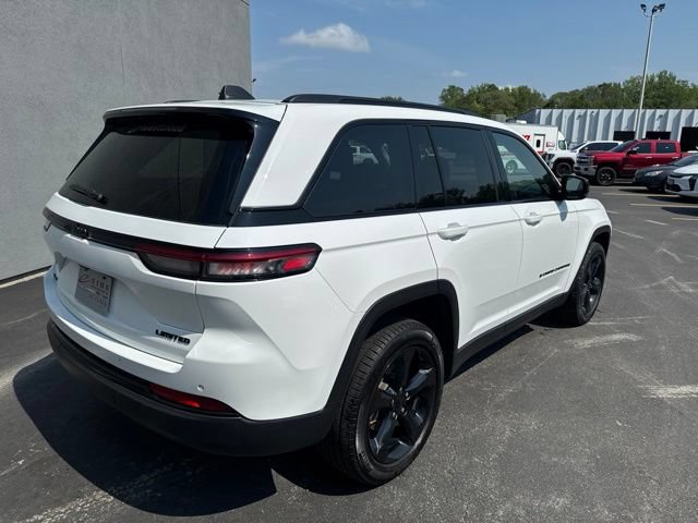 Used 2023 Jeep Grand Cherokee Limited w/ Black Appearance Package AWD/4WD image 15