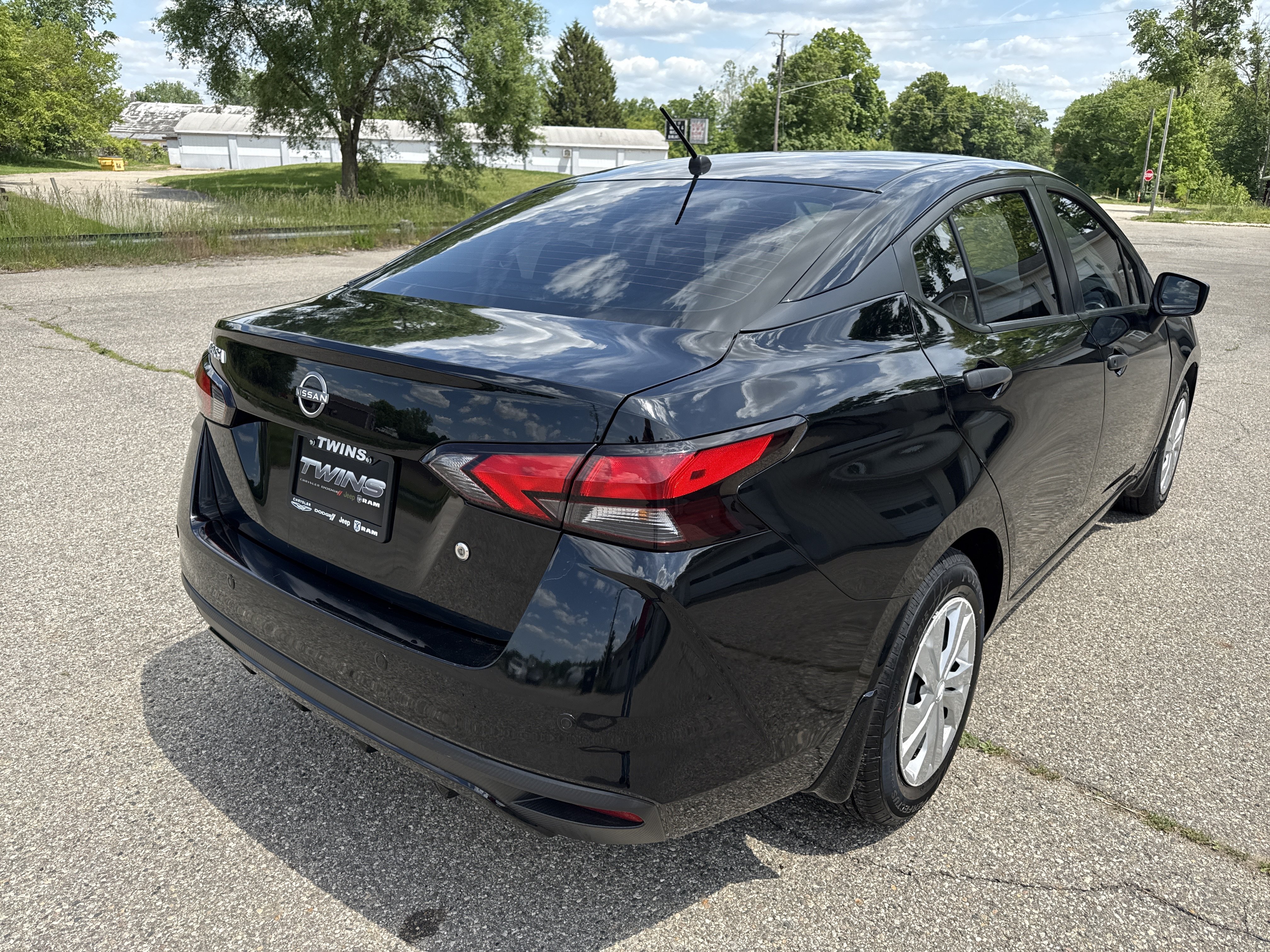 Used 2023 Nissan Versa S w/ Trunk Package FWD image 3