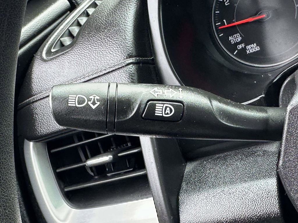 Used 2023 GMC Terrain SLE w/ Driver Convenience Package image 32