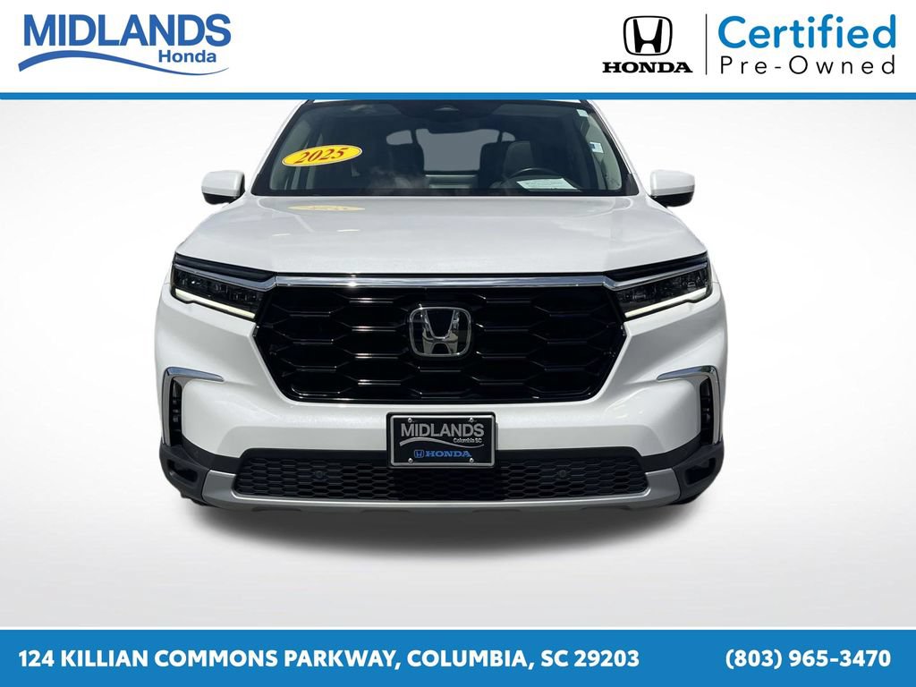 Used 2025 Honda Pilot Touring image 2