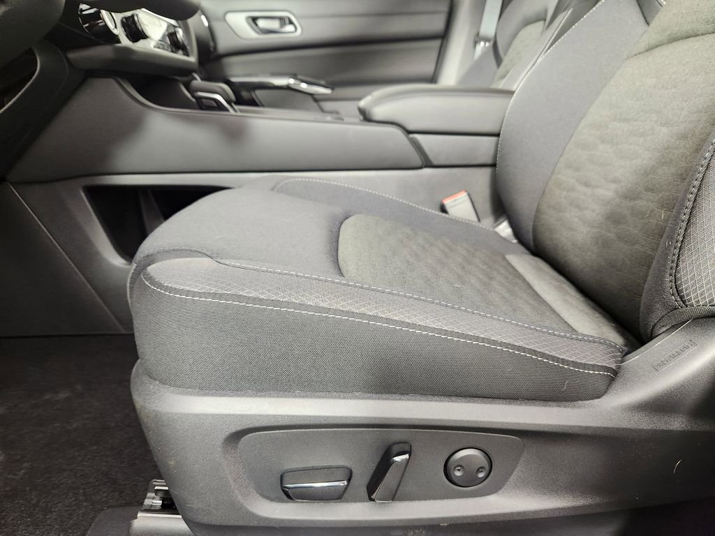New 2026 Nissan Pathfinder SV image 12