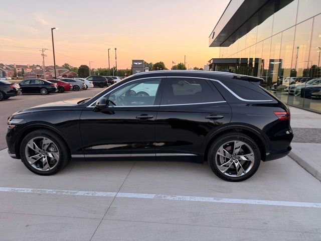 Used 2023 Genesis Electrified GV70 AWD/4WD image 3