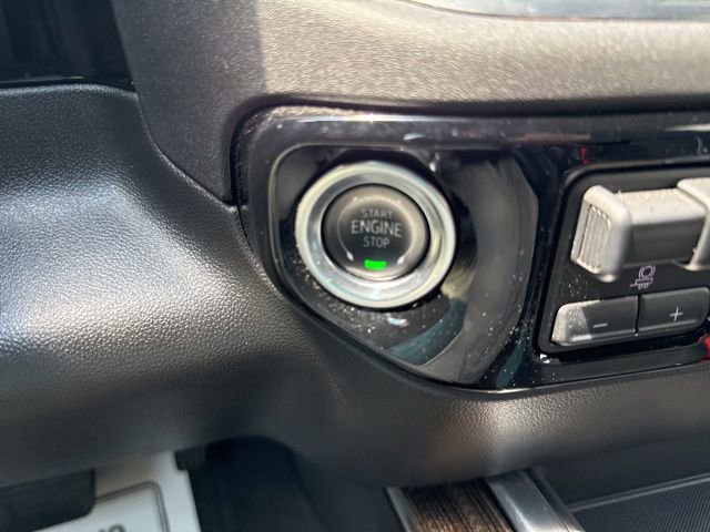 Used 2025 Chevrolet Silverado 1500 LT Trail Boss w/ Convenience Package II AWD/4WD image 39